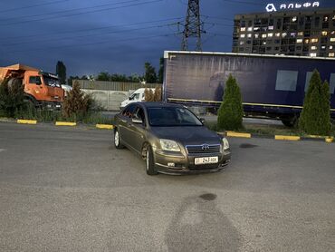 Toyota: Продается Toyota Avensis в хорошем состоянии. Ливтбек ( задние сиденья