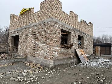 Строительный кирпич: Продаётся кирпичный недострой на участке. - Материал стен: полнотелый — 3