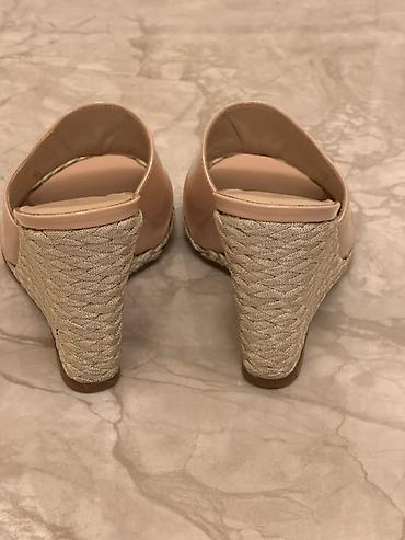 Босоножки, сандалии, шлепанцы: Босоножки, 35, Stuart Weitzman, Б/у, цвет - Бежевый — 3