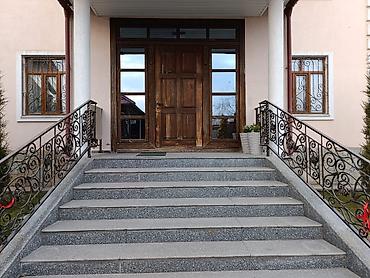 купить двери: Двери для домов и квартир, Деревянная, Трехстворчатая, Со стеклом, цвет - Коричневый — 1