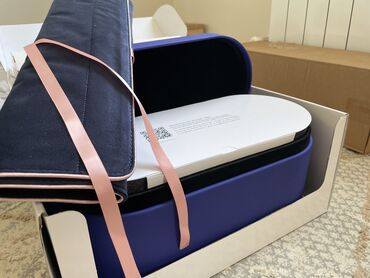 странный машинка: Стайлер для волос Dyson в синем и розовом цвете. Поставляется в