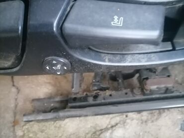 Auto delovi: Dva crna prednja auto sedišta presvučena kožom, pogodna za zamenu ili na lalafo.rs — 13 Auto delovi: Dva crna prednja auto sedišta presvučena kožom, pogodna za zamenu ili — 13