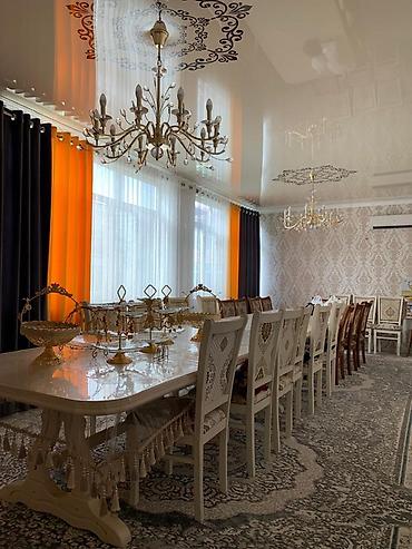 Продажа коттеджей и домов: Продаётся двухэтажный кирпичный дом с закрытым двором и навесом. В ж/м — 6