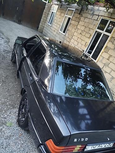 w202 yan guzgusu: Mercedes-Benz 190 (W201) sedan - Kuzov: qara rəng, 4 qapı, klassik — 5