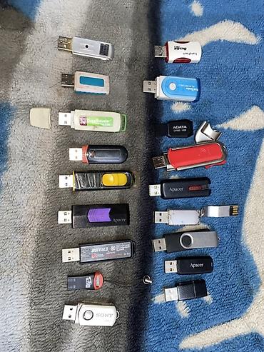 m laptops: Набор USB‑флешек разных брендов и форм‑факторов Что внутри: - — 1