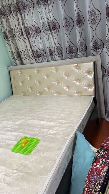 железный кроват сокулук: Спальный гарнитур, Двуспальная кровать, Матрас, цвет - Белый, Б/у