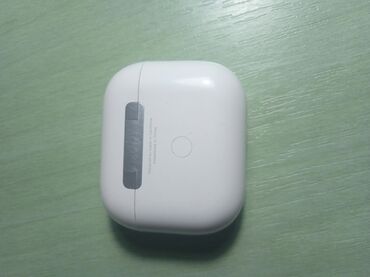 беспроводные наушники оригинал: Продаю airpods всё работает как новый