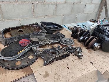 Двигатели, моторы и ГБЦ: Двигатель внутреннего сгорания(6v цилиндровый, бензиновый) — 8