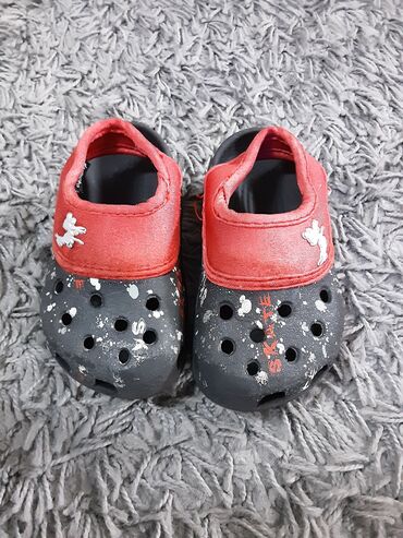 кроксы in Кыргызстан | ДЕТСКАЯ ОБУВЬ: Обувь для девочки на 1- 3 года. Состояние отличное. Цены и размеры в
