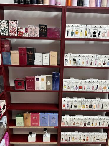 Parfemi: U ponudi više različitih parfema po super cenama!   Slike su samo deo — 15