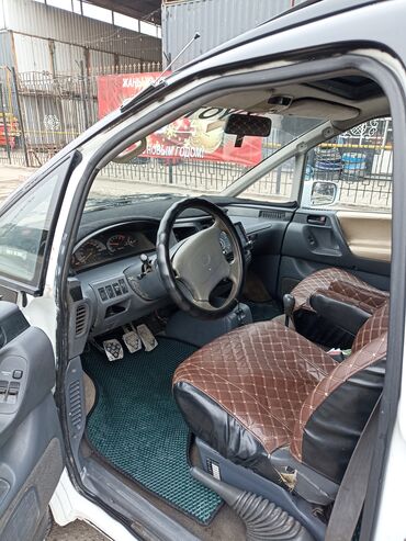 Toyota: Toyota Previa: 1993 г., 2.4 л, Механика, Бензин, Минивэн — 8