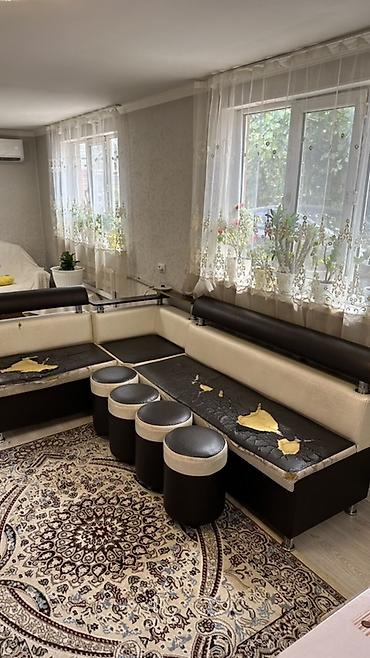 silver kitchen: Кухонный уголок с пуфиками и узкой спинкой-валиком. Комплектация: - — 5