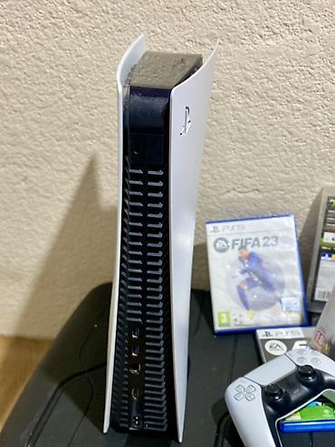 PS5 (Sony PlayStation 5): Sony ps + mk1-astrobot внутри приставки. Два джойстика оригинальные — 7