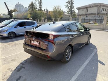 бишкек авторынок: Toyota Prius: 2019 г., 1.8 л, Вариатор, Гибрид, Седан