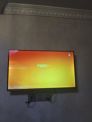 divarda televizor yeri: Divar üçün montaj edilmiş LED televizor - Ekran: təxminən 43–50 düym — 1