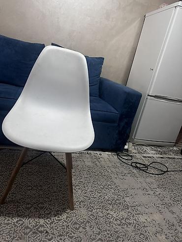 eames: Стул в стиле Eames DSW - Материал сиденья: прочный матовый пластик — 1