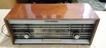 Pojačala i prijemnici: Vintage radio prijemnik sa kućištem od drveta i lakiranom završnom — 1