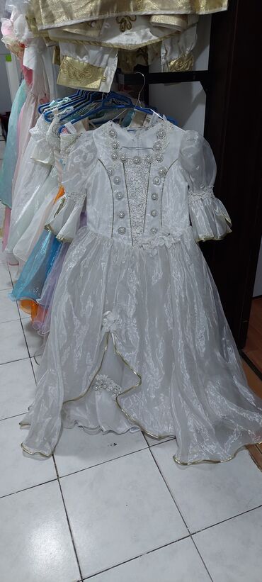 Donlar: Qiz uşagi ucun 30 eded geyimler 5 yaşdan 12 yaşa kimi .baxir — 2