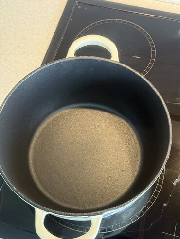 Казаны: Продаю новый чугунный казан smeg при перевозке чуть повредилась краска — 5