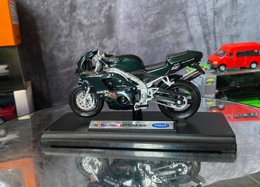 Avtomobil modelləri: Коллекционная модель Triumph Daytona 955i dark Green 1997 Welly Scale — 14