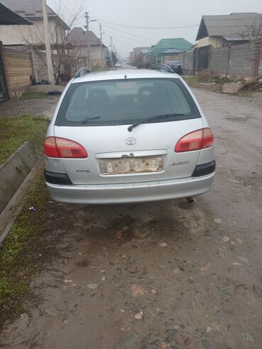 Toyota: Toyota Avensis: 2002 г., 1.8 л, Механика, Бензин