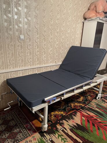 Медицинская мебель: Продается медицинский кровать