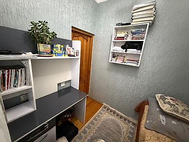 divar refleri: Ev satilir. 2 otagli ev 3 peredelka olunmuş. Kombisi var, senedleri — 2