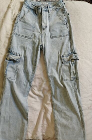 cins pencekler 2021: Açıq mavi rəngdə denim kargo şalvar. - Model: yüksək belli, düz kəsim