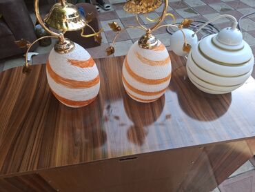 Bra, divar lampaları: Şüşə kölgəli, şirli metal əsaslı, dekorativ qızılı detallı bir divar — 12