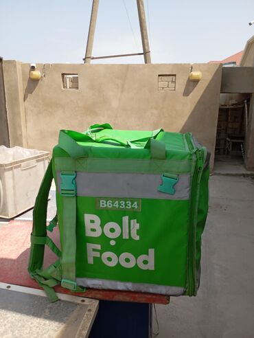 Kuryer çantaları: Yemək çatdırılması üçün nəzərdə tutulmuş yaşıl rəngli “Bolt Food”
