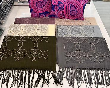 Baş geyimləri: Şarf qutuda - Brend: Louis Vuitton – monoqram naxışlı, təmtəraqlı — 13