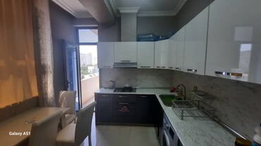 əmircan kirayə: Memar Əcəmi metronun çıxışında yeni binada 2 otaqlı mənzil kirayə