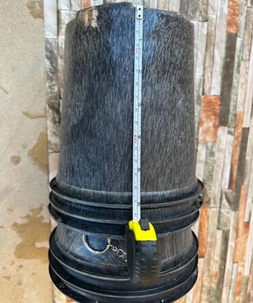 Bitkilər üçün dibçəklər: Plastik,kauçuk gül və dibçək qabları satılır. Cəmisi 60 — 7