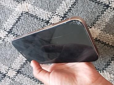 one plus 8 pro: Смартфон с плоскими гранями и большим безрамочным экраном. Корпус – — 1