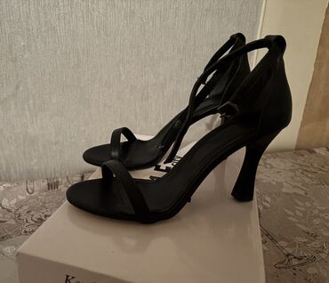 Basanoşka və səndəllər: Ölçü: 40, rəng - Qara, Yeni