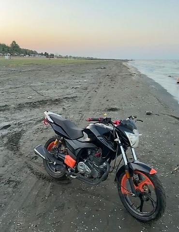 4 silindir motosiklet: Şəhər içi və qısa səfərlər üçün yığcam naked tipli motosiklet — 4