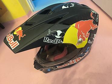 fox 40: Кроссовый/эндуро шлем с ярким дизайном Red Bull и Fox Racing — 1