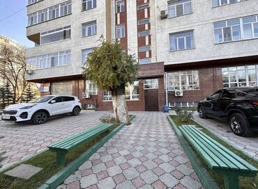 Продажа квартир: 6 комнат, 291 м², 2 этаж, Старый ремонт