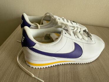 кеды nike: Оригинал кроссовки NIKE для девочки. Размер 33. (20,5 см размер
