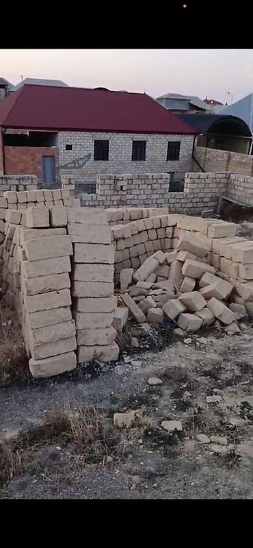 işıq bloku: Yarm tikili ev hal hazırada kürsüdədir üvimimizin 3tərəfi Gəncə Şəhər — 3