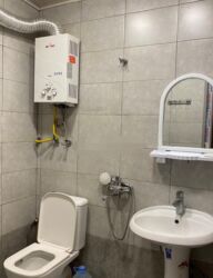 Uzunmüddətli kirayə mənzillər: Xəzər dairəsi yaxınlığında yerləşir. Qaz su işıq daimidir, ətrafda — 15