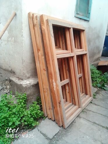 Скупка окон и дверей: Рамы деревянные новые и бу, двери бу без коробок