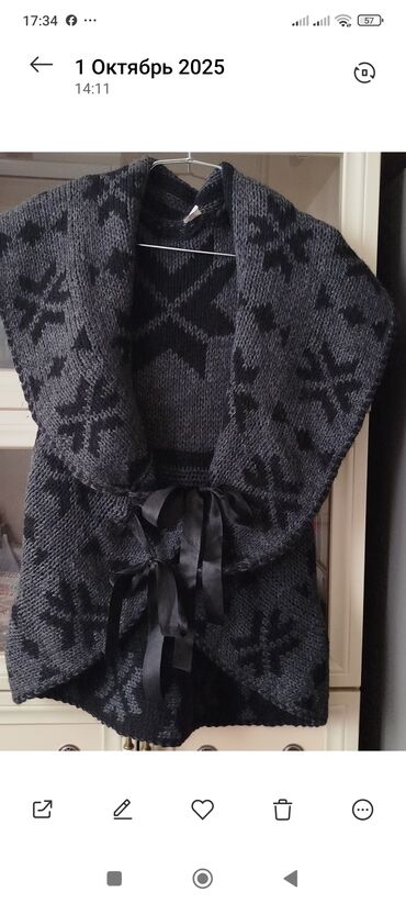 Dəstlər, kostyumlar: Qadın geyimləri dəsti – 4 məhsul 1) Yaşıl yelek: - Kapüşonlu, iplə — 3