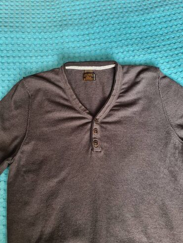 свитер на пуговицах мужской: Продам пуловер размер M в очень хорошем состоянии. Носил подросток не