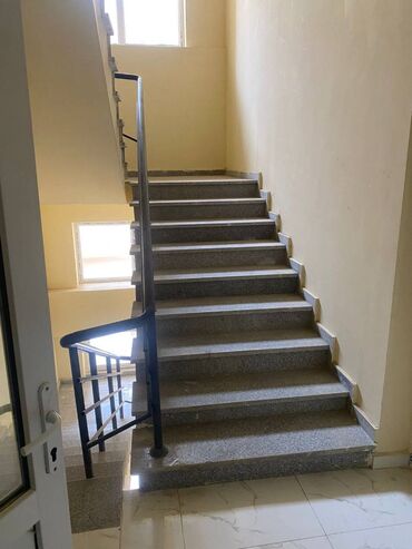 Yeni tikili: 4 otaqlı, Yeni tikili, m. Xalqlar Dostluğu, 131 kv. m — 2