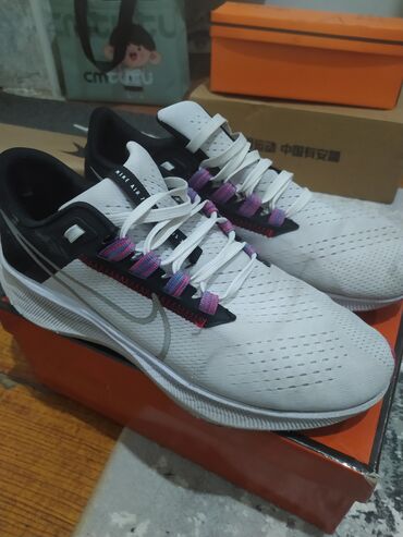 спортивные женские кофты: Кроссовки для бега Nike Air размер 42 (модель с системой шнуровки