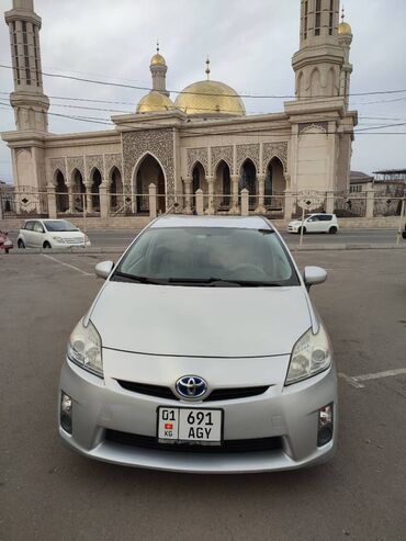 8 мартка карата сурот in Кыргызстан | ШАКЕКТЕР: Toyota Prius 1.8 л. 2011