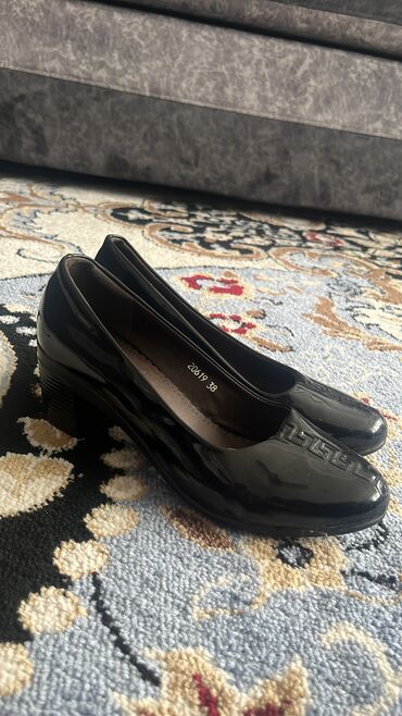 обувь 23 размер: Туфли 38, цвет - Черный