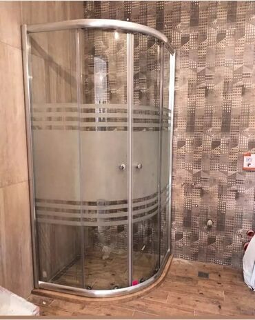 Duş kabinaları, arakəsmələr: Yeni Arakəsmə, Künc üçün, Pulsuz çatdırılma — 10