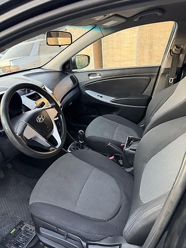 салярись: Hyundai Solaris: 2012 г., 1.4 л, Механика, Бензин, Хэтчбэк — 5
